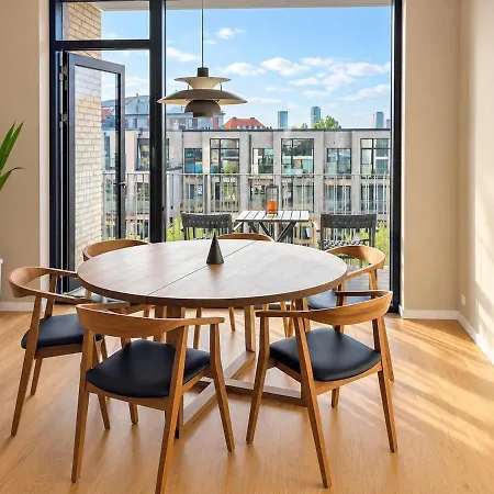 Apartment Luxury Waterfront With 2 Large Balconies