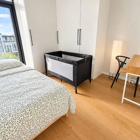 Luxury Waterfront With 2 Large Balconies Apartment