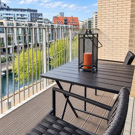 Luxury Waterfront With 2 Large Balconies Apartment